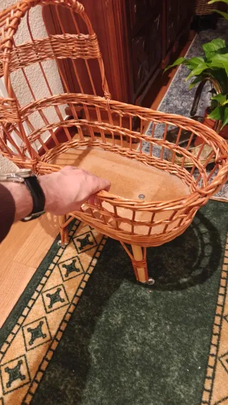 Moisés hecho a mano de mimbre  Medidas: 52x62x27