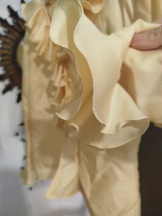 Blusa de fiesta con volantes De raso