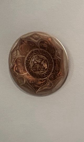 Adornos de pared guitarra y platos a juego.