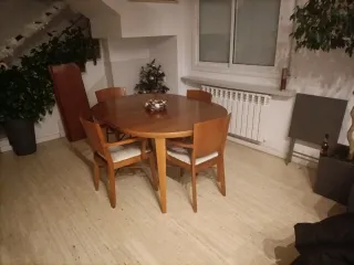 Mesa comedor cerezo extensible y 4 sillas