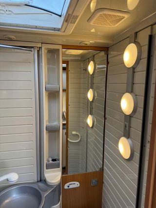 Autocaravana Bürstner Nexxo isla Glp