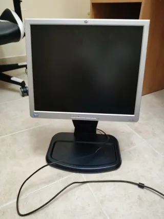 Monitor HP Plata y Negro..