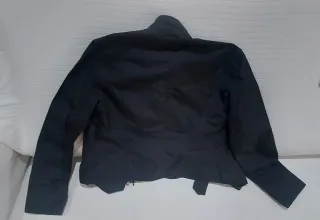 Cazadora de nailon negra