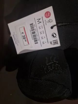 Peluche negro con orejas de conejo