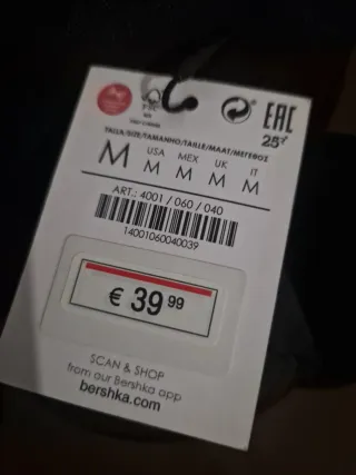 Peluche negro con orejas de conejo