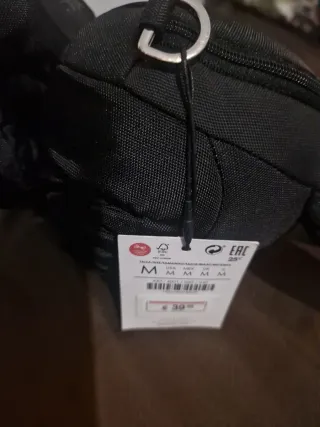 Peluche negro con orejas de conejo