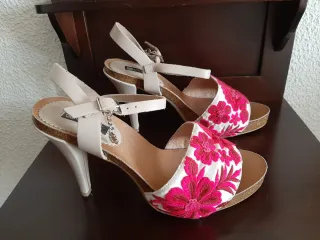 Sandalias Cuplé Piel Flores Fucsia Beige