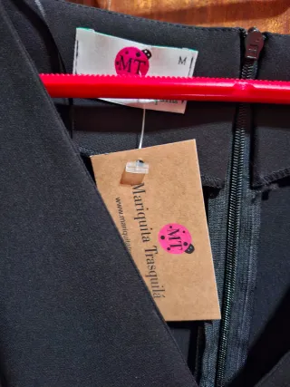 Blusa negra mangas abullonadas cremallera espalda