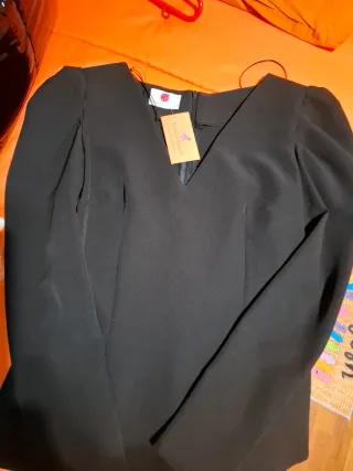 Blusa negra mangas abullonadas cremallera espalda