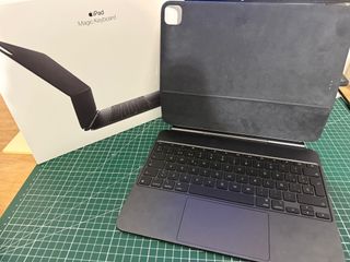 Teclado Magic Keyboard per iPad Pro 13