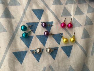 Pendientes de perlas de colores