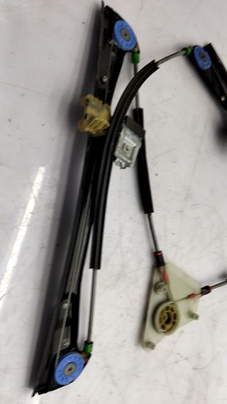 ELEVALUNAS DELANTERO DERECHO VOLKSWAGEN POLO (9N1) (2)