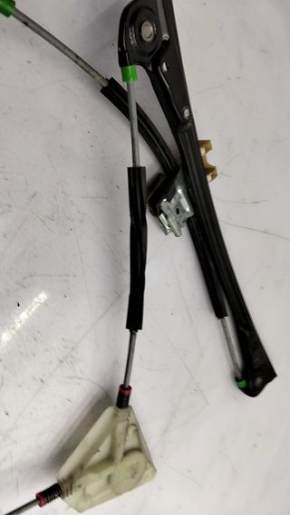 ELEVALUNAS DELANTERO DERECHO VOLKSWAGEN POLO (9N1) (2)