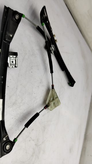 ELEVALUNAS DELANTERO DERECHO VOLKSWAGEN POLO (9N1) (2)