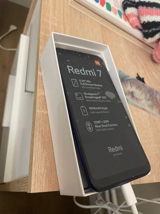 Xiaomi Redmi 7 - Nuevo con Accesorios