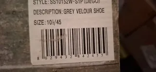 Botas de seguridad grises y naranjas nuevas