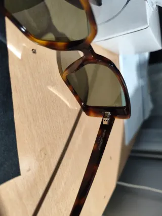 Gafas de sol Yves Saint Laurent.