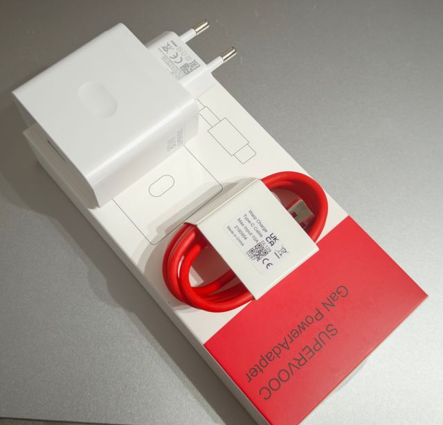 Caricabatterie OPPO SUPERVOOC 80W condivisibile + Cavo 1m