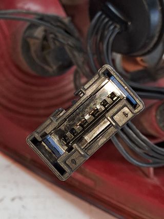 PILOTO TRASERO DERECHO CITROEN C4 BERLINA (4)