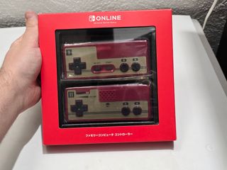Mandos Famicom Nintendo Switch Online