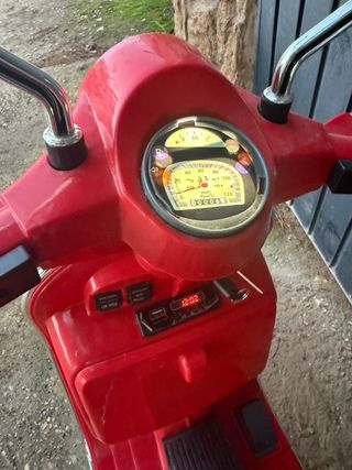 Vespa Eléctrica Infantil Roja
