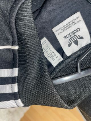 Sudadera Adidas Negra con Rayas Blancas