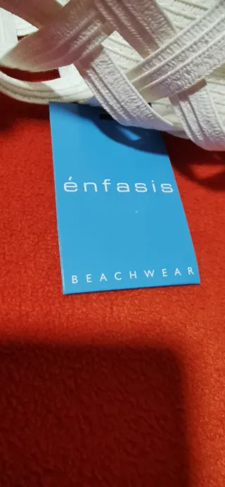 Pamela blanca de ala ancha