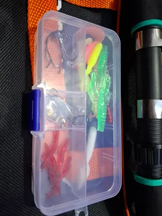 Kit Caña de Pescar, Carrete,Señuelos y funda.