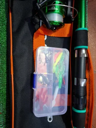 Kit Caña de Pescar, Carrete,Señuelos y funda.