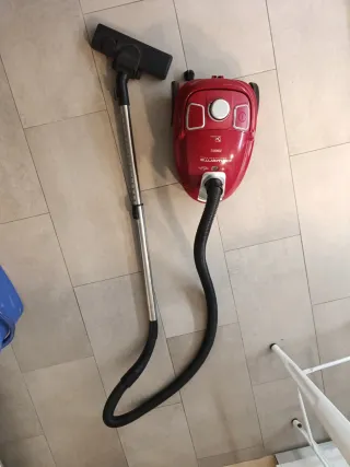 Aspirador Rowenta Compacted Ergo 2000W Rojo