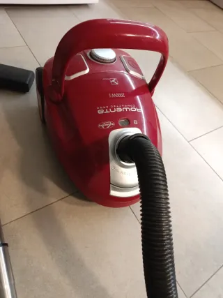 Aspirador Rowenta Compacted Ergo 2000W Rojo