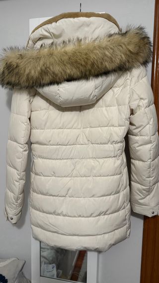 Plumífero blanco Zara con capucha