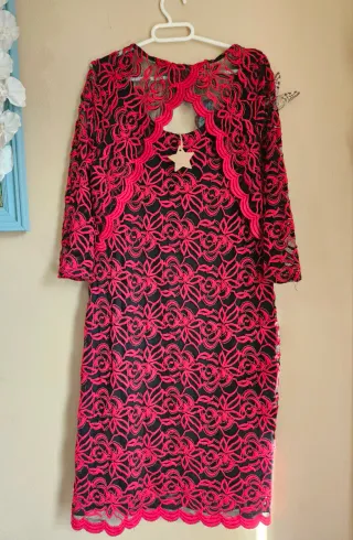 Vestido cóctel encaje negro y rojo