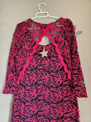 Vestido cóctel encaje negro y rojo