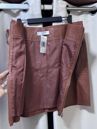 Falda de piel Violeta by Mango