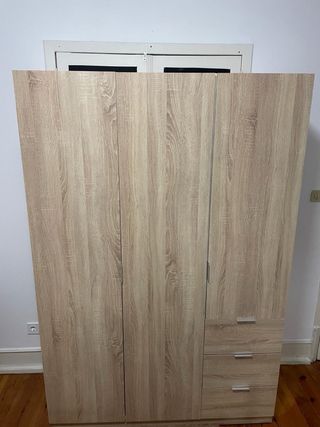 Armário grande de madeira 200 x 135 cm