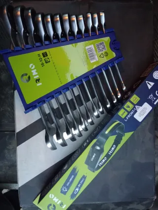 Lote de llaves fijas con carraca y linterna