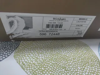 Zapatos negros de salon con pulsera