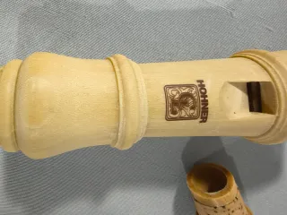 Flauta dulce Hohner con estuche y cepillo