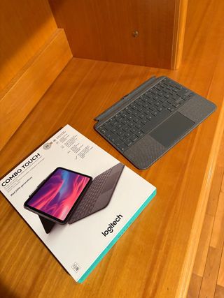 Custodia con tastiera Logitech Combo Touch per iPad 10ª Gen