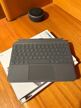 Custodia con tastiera Logitech Combo Touch per iPad 10ª Gen