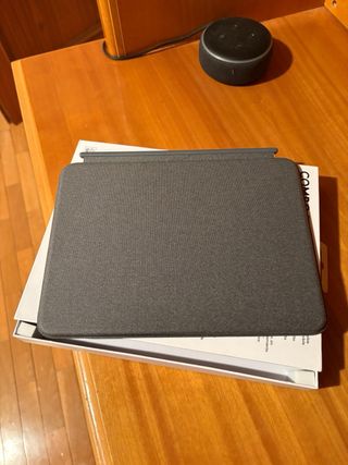 Custodia con tastiera Logitech Combo Touch per iPad 10ª Gen