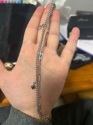 Collar de plata con estrellas y clips