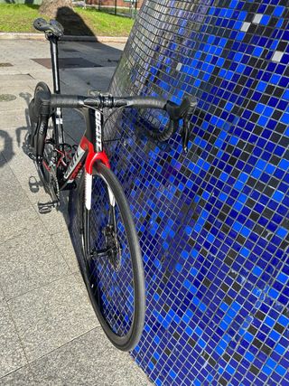 Bicicleta da strada Giant Defy SL (Geo TCR) M-54 Rival AXS Sunweb