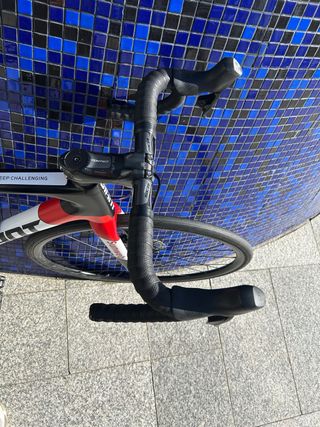 Bicicleta da strada Giant Defy SL (Geo TCR) M-54 Rival AXS Sunweb