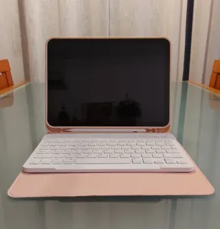 iPad 10ª Gen grigio argento + Tastiera + Penna