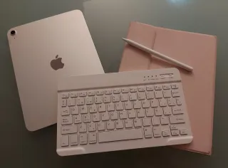 iPad 10ª Gen grigio argento + Tastiera + Penna