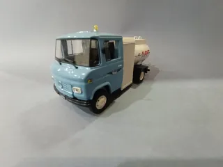 Mercedes Benz 608 D camión sisterna Escala 1/43