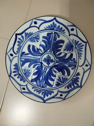Plato decorativo azul y blanco