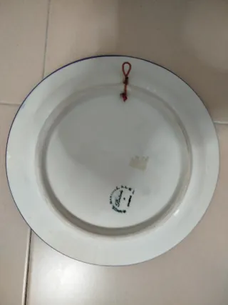 Plato decorativo azul y blanco